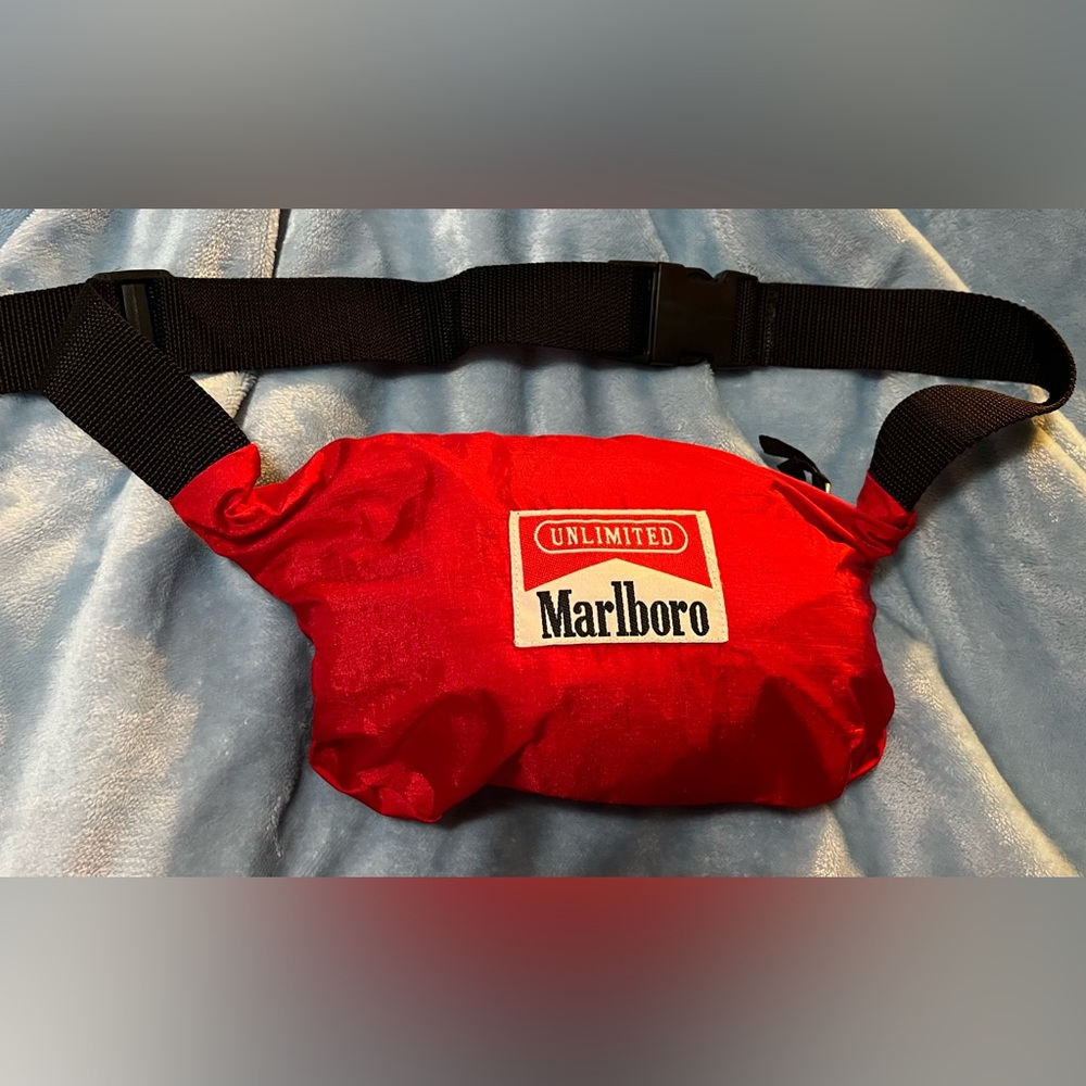 Marlboro Fanny pack/rain coat ❤️🖤